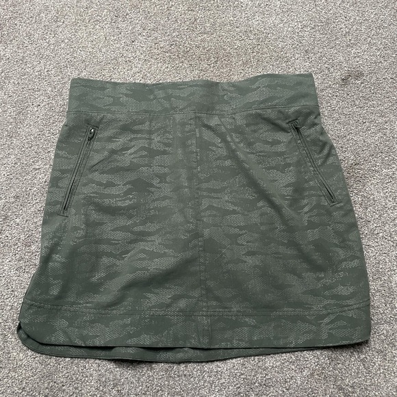 Orvis Skort Womens Medium Green Camo Print Elastic Waist Zip Pockets Lined Golf - Picture 1 of 9